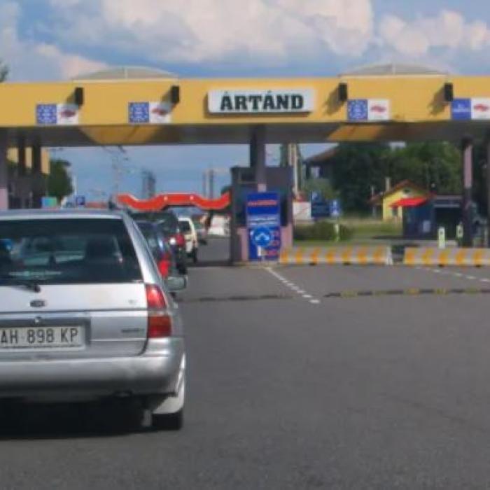 Doi români care au vrut să intre în țară, arestați pe loc de vameșii unguri după ce le-au verificat buletinele