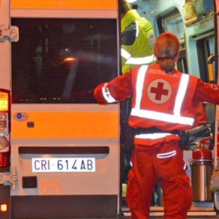Italia. Român, găsit aproape mort după ce a căzut de la balcon. La spital medicii i-au găsit un glonț în corp