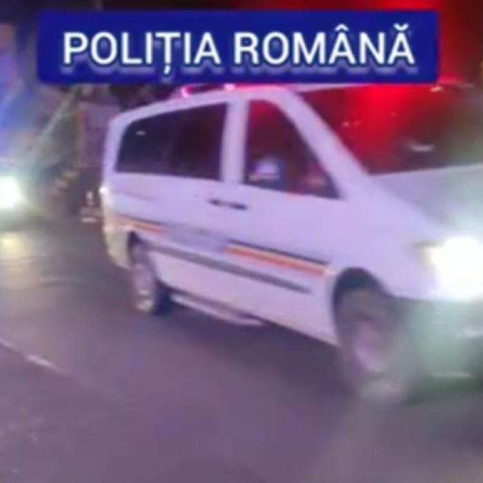 Şapte români, duși la audieri după o razie a poliţiştilor. Un pistol, cuţite, săbii și un baston electroşoc, ridicate de agenți