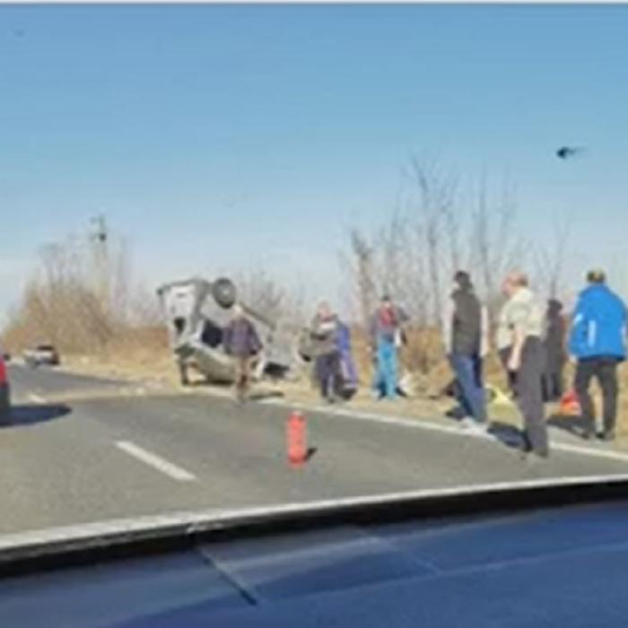 Dubă cu opt români, răsturnată pe DN 1. Șoferul era băut