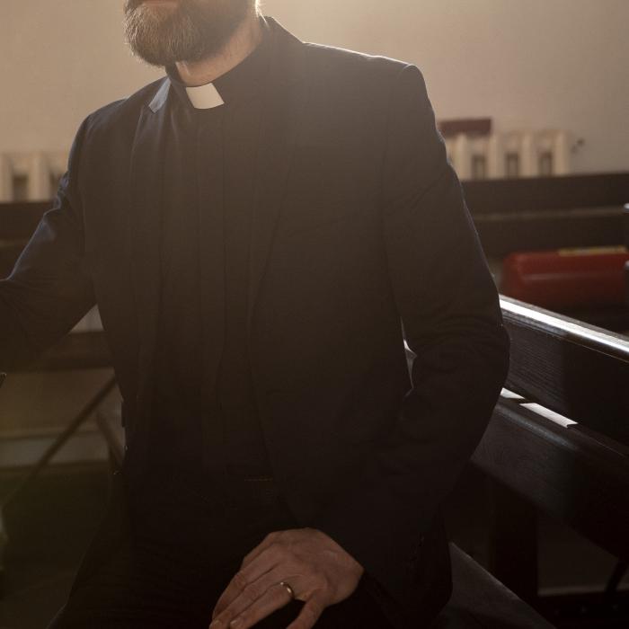 Italia. „Don Euro”, un fost preot care cerea bani de la enoriași și îi cheltuia pe petreceri, condamnat