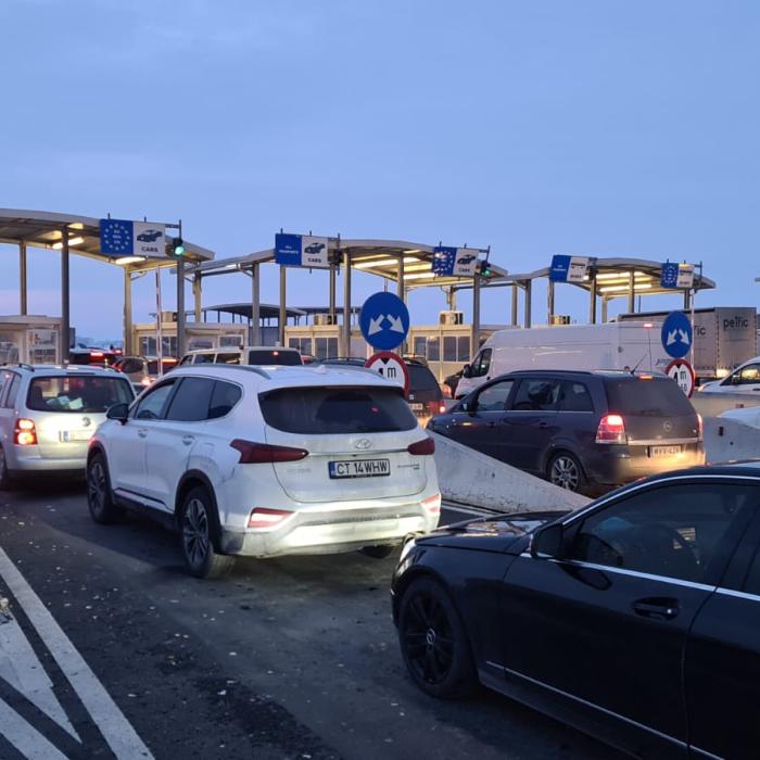 Aglomerație la frontiera României: Peste 95.000 de persoane au tranzitat vămile într-o singură zi. Zece români au fost întorși din drum