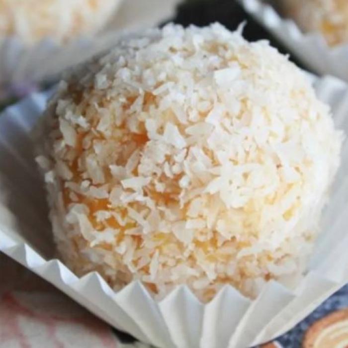 Raffaello cu dovleac și nucă de cocos: o delicatesă cu adevărat ușoară. Desertul va dispărea de pe masă într-o clipă