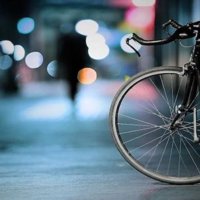 Român rezident în Italia, hoț de biciclete de lux din Elveția. Bărbatul a fost încătușat și dus în arest