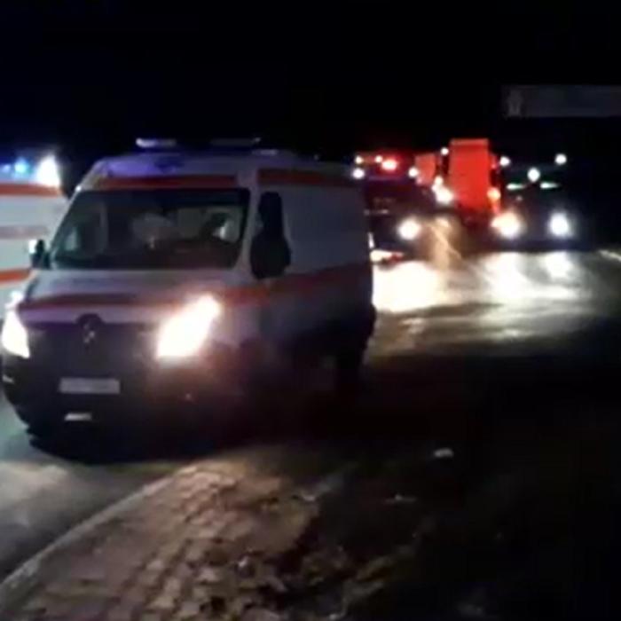 Tineri români, salvați după un accident de mașina inteligentă: A sunat singură la 112 și a transmis unde se află automobilul