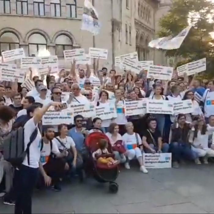 USR se revoltă și spune că nu va accepta interzicerea live-urilor în Parlament 