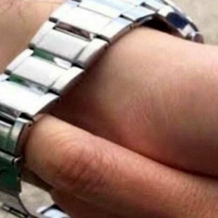 Italia. Metoda Îmbrățișarea lovește din nou: O româncă a lăsat un bătrân fără ceasul Rolex de 5.000 de euro