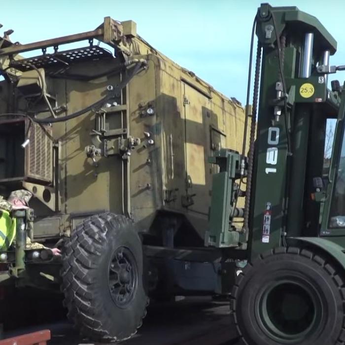 Ungaria. 120 de vehicule militare au rămas fără catalizatori. Două persoane au ajuns în arest