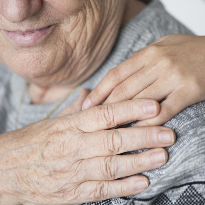 Italia. Badantă româncă, dată în judecată după ce s-a măritat cu pensionarul de 90 ani: „Eram convins că vreau să mă căsătoresc cu ea”