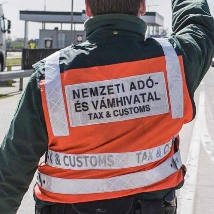 Camionagiu român, care voia să intre în țară din Ungaria, blocat la vama Gyula: „Însemne false“