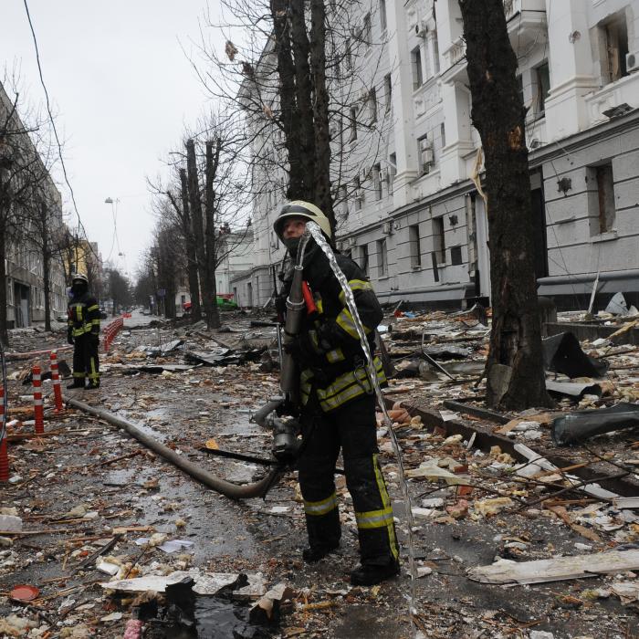 Şeful diplomaţiei europene: "Ruşii bombardează sistematic oraşele ucrainene. Putin va trebui să răspundă"
