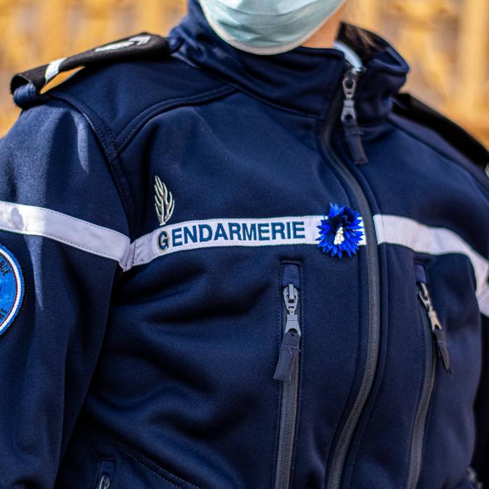 ATAC în Franța: Poliţist, rănit de un bărbat înarmat cu un cuţit. Agresorul, împuşcat mortal