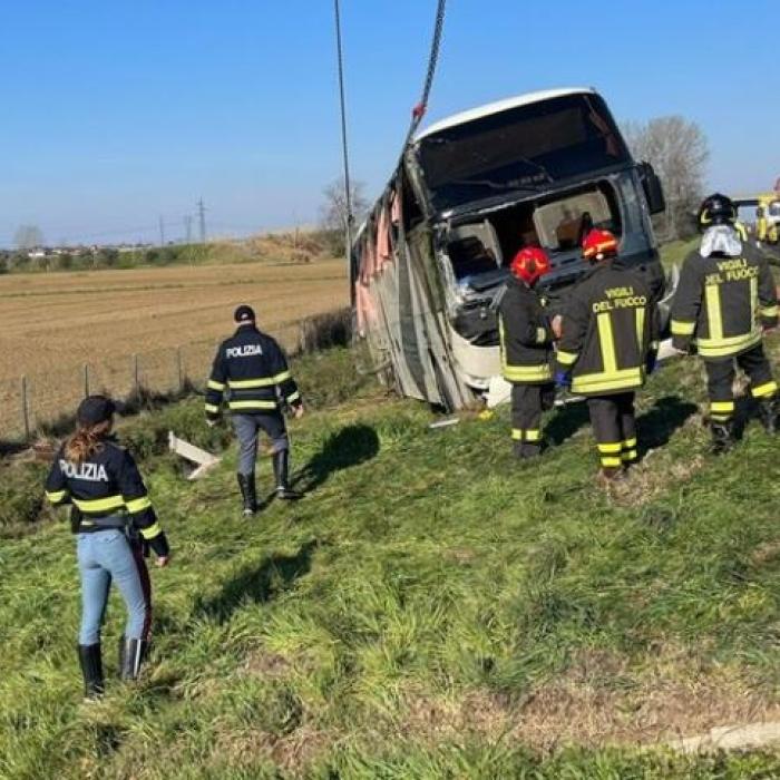 Italia. Un autobuz cu refugiați ucraineni s-a răsturnat. O femeie a murit pe loc. Doi minori au rămas orfani