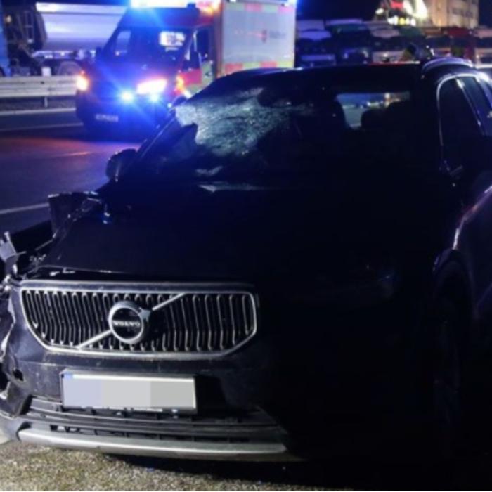 Sfârșit cumplit pentru un român în Germania: A fost spulberat de o mașină în timp ce traversa autostrada pe jos