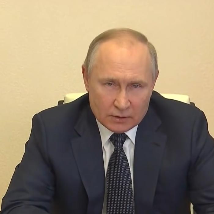 Vladimir Putin a concediat întreg personalul, de frică să nu fie otrăvit