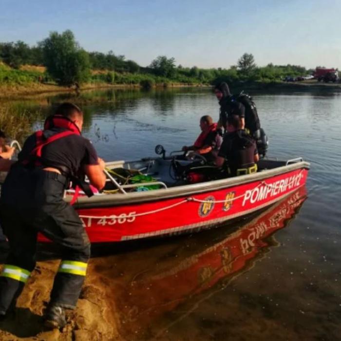 Incendiu Tulcea. O suprafaţă stuficolă arde de aproape 24 de ore, iar pompierii nu pot interveni