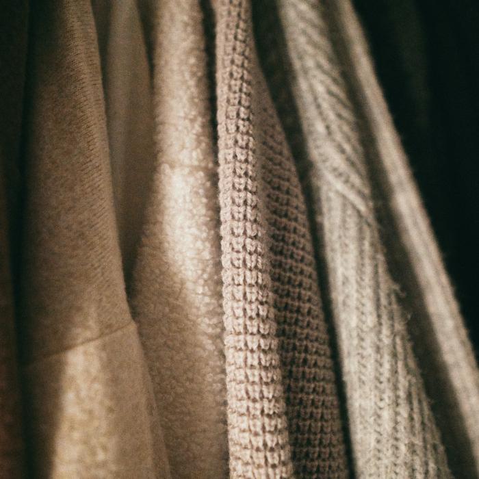 Cum să îți readuci la viață puloverele și să-ți salvezi hainele preferate. Trucul care le va face mai moi și mai pufoase