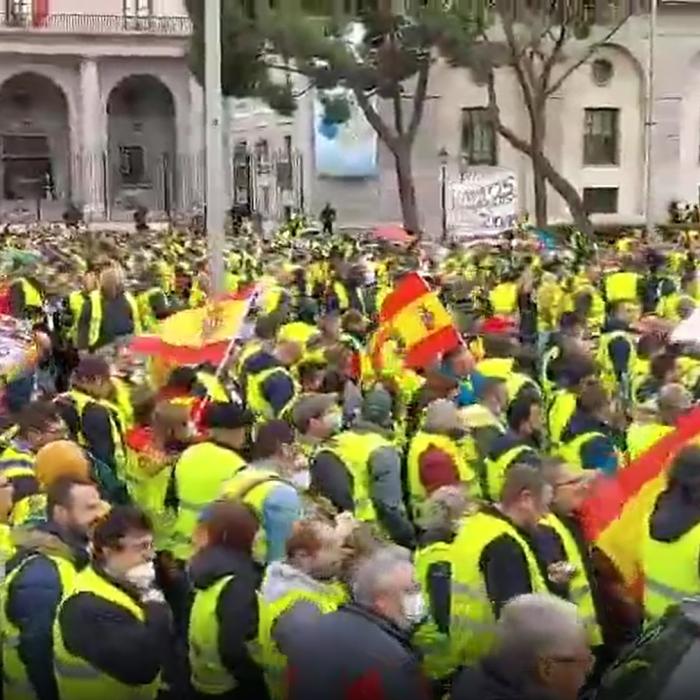 Protest uriaș în Spania. Șoferii au ieșit în stradă din cauza scumpirii carburanților: "Greva pe perioadă nedeterminată"