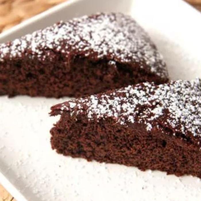 Prăjitură cu apă și cacao. Un desert delicios de post, fără ouă, unt și lapte