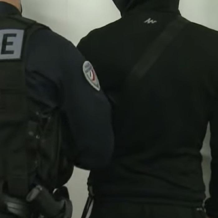 Franța. Român, condamnat pentru violență: A amenințat că își aruncă fetița de 3 ani și și-a băgat prietenul în portbagaj după un barbut