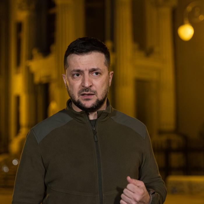 Agenţia EFE, analiză: „Zelenski a folosit o tehnică de suprapunere a imaginilor astfel încât să apară în locuri unde nu era în realitate”