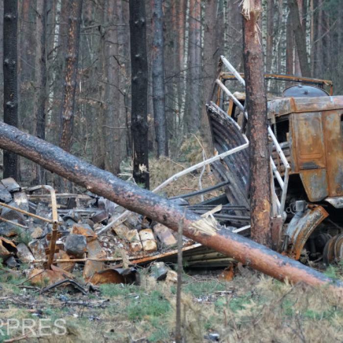 Trei autoturisme au explodat după ce au trecut peste minele terestre amplasate la Borodianka, spune primarul