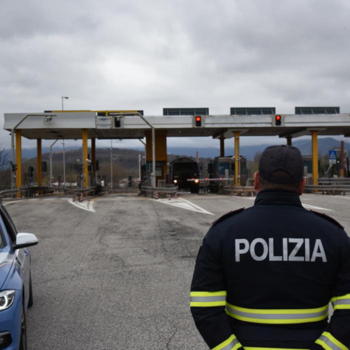 Condamnată la închisoare și căutată ani în șir, o româncă a reușit să scape până acum printr-un tertip 