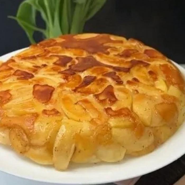 Tartă cu mere la tigaie. O rețetă simplă pentru un desert perfect, gata în 30 de minute