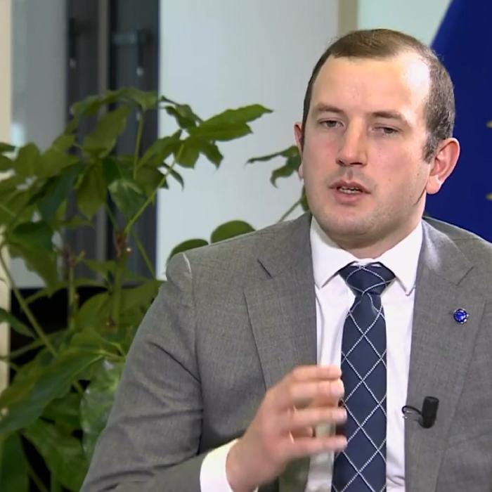 Comisarul european pentru mediu: României îi lipseşte un plan finalizat pentru a rezolva problema gropilor de gunoi