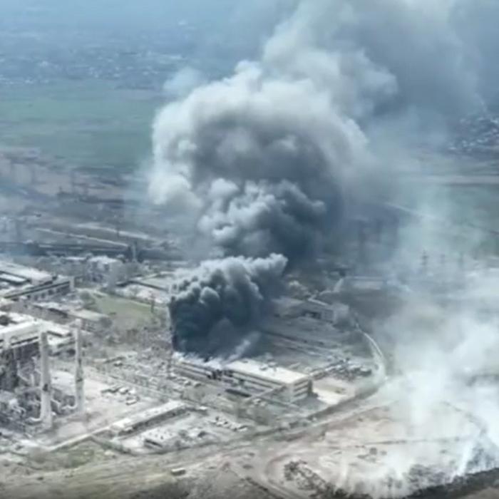 Atac masiv cu bombe asupra fabricii Azovstal din Mariupol: „În subsol se află cel puțin 1.000 de civili“