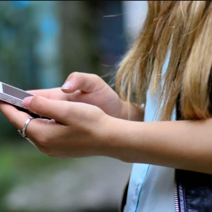 Româncă, disperată după ce i s-a furat telefonul la slujba de Înviere: "Vă dau 200 EURO"