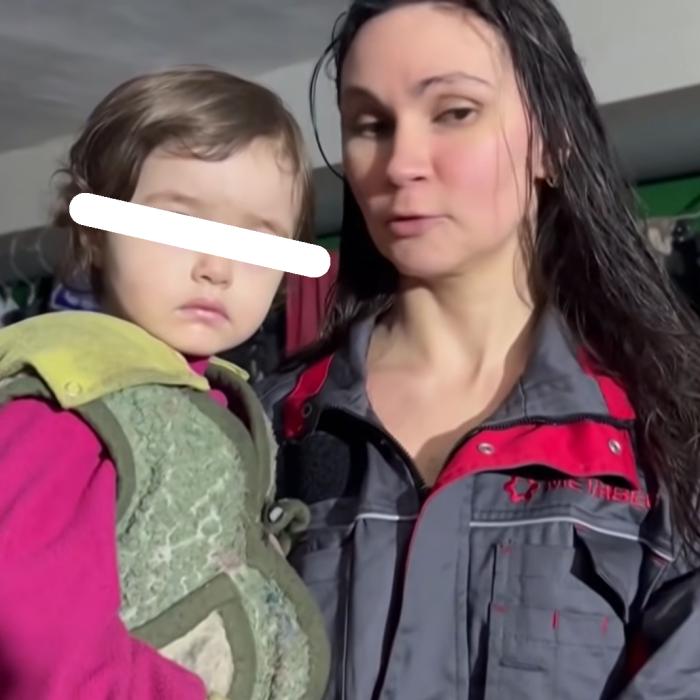 Azovstal, Ucraina. Mame și copii epuizați în oțelăria asediată. "Mâncarea se termină, ajutați-ne". Video cu impact emoțional