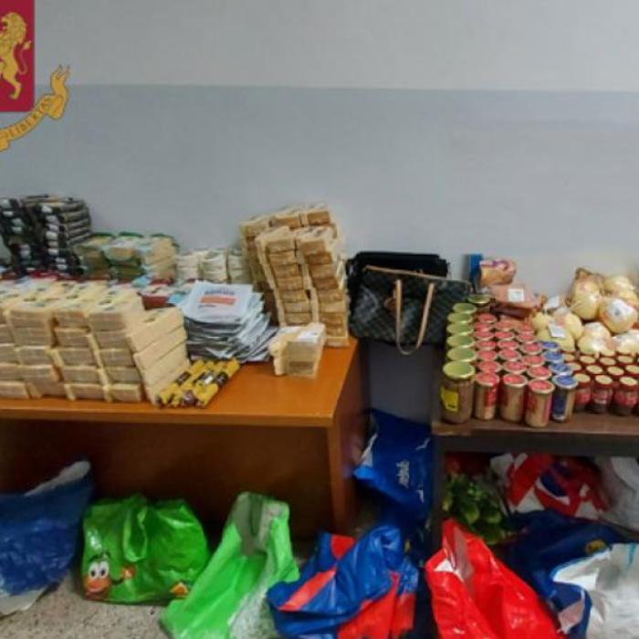 Patru români arestați în Italia, după ce au furat produse de 6.000 de euro din magazinele Eurospin