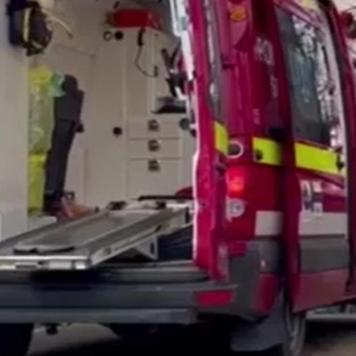 Un pacient a căzut de la etajul unui spital din Timișoara. Bărbatul și-a rupt picioarele și s-a lovit la cap