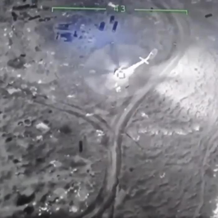 Elicopter rusesc, doborât de o dronă a armatei ucrainene cu tot cu parașutiști, în Insula Șerpilor. Video 