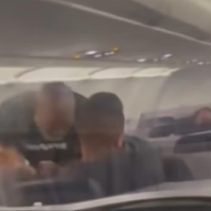 Mike Tyson a luat la bătaie un pasager, în avion, dar va scăpa nepedepsit