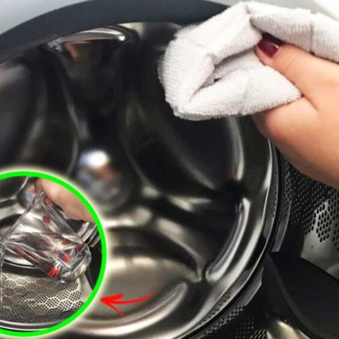 Pune spumă de ras în mașina de spălat. Trucul grozav care te scapă de multe bătăi de cap