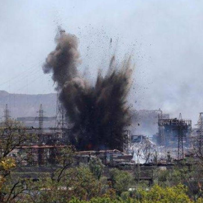 Ocupanții ruși continuă asaltul uzinei Azovstal: lansează bombe aeriene, folosesc artileria grea și tancurile