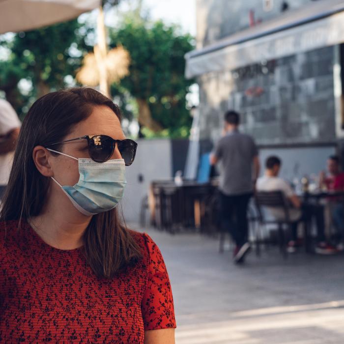 Coronavirus: Măştile de protecţie nu vor mai fi obligatorii în avioane şi spaţii publice închise
