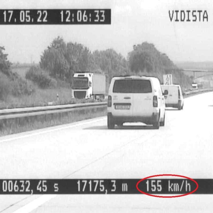 Germania. Curieri români, prinși de poliție în timp ce goneau cu peste 150 km/h pe o șosea cu limită de 80 km/h