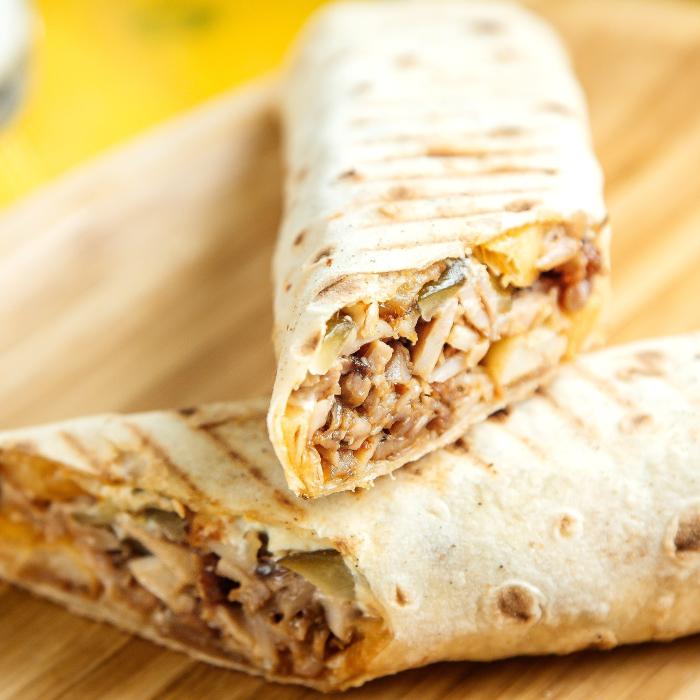 Nu știi ce să mai gătești? Încearcă shaorma de pui de casă. Rețeta asta e hit și nu o să mai cumperi vreodată de la fast-food