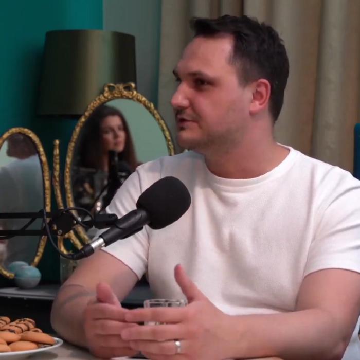 Gabriel Ghinea, asistent medical: „Ne-a sugerat să dăm șpagă la concurs și am decis să plecăm din țară”