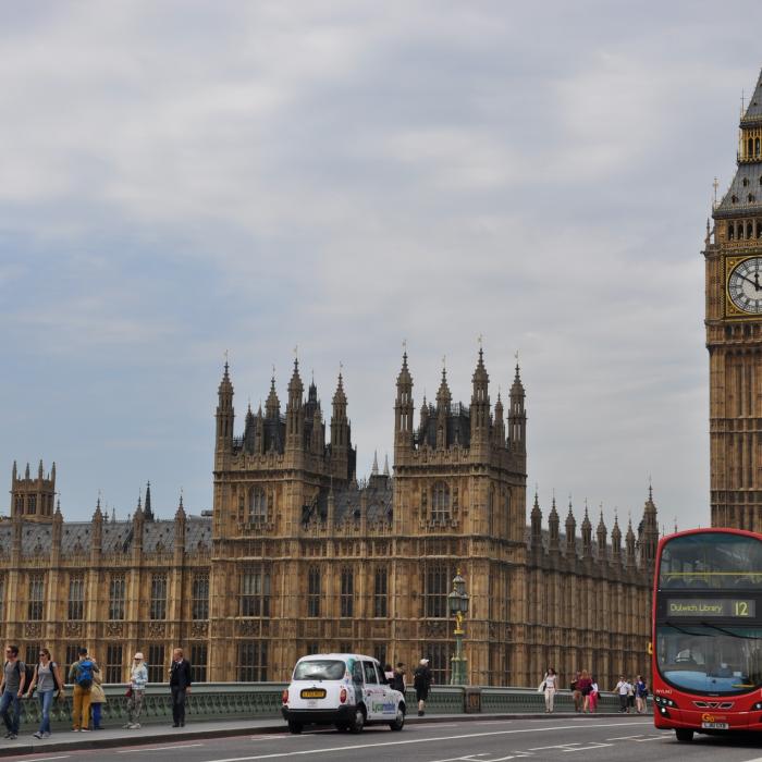 Big Ben dă din nou ora exactă. În curând vor răsuna din nou clopotele