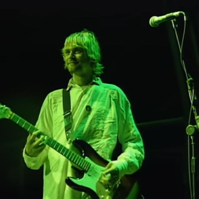 Chitara lui Kurt Cobain din melodia "Smells Like Teen Spirit" licitată cu suma impresionantă de 4,55 milioane de dolari, după un război al licitațiilor