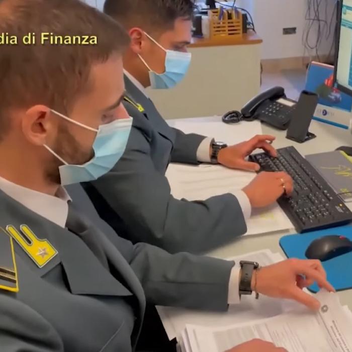 Italia. După veniturile ilegale de cetățenie, românii se "îmbogățesc" și din pensia de cetățenie: Peste 100 raportați, 300.000 euro confiscați