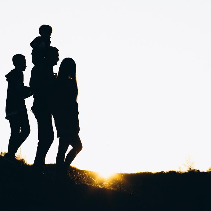Italia. Părinți români, acuzați că și-au terorizat copilul după ce le-a spus despre orientarea sa: Adolescentul a trăit doi ani de coșmar 
