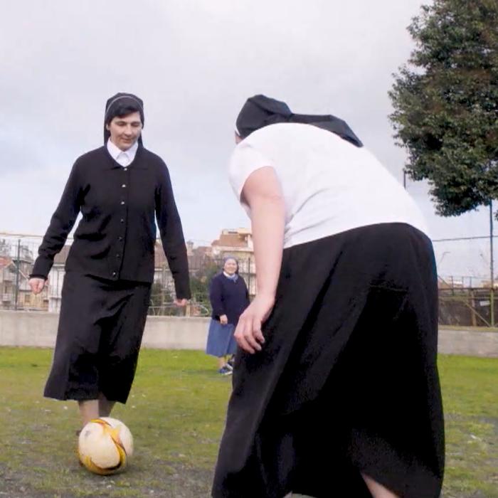 O româncă în echipa de fotbal a călugărițelor de la Vatican: Sora Emilia a fost atacant într-o echipă românească de primă ligă