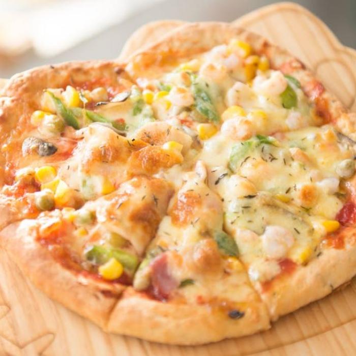 Plăcintă cu dovlecel, brânză și șuncă: o gustare sățioasă cu doar 180 de calorii 