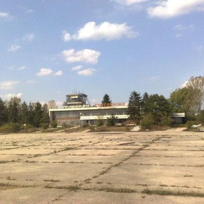 Avionul suspect, care a survolat Ungaria şi România, a aterizat la Tărgoviste, în Bulgaria. Echipajul, de negăsit
