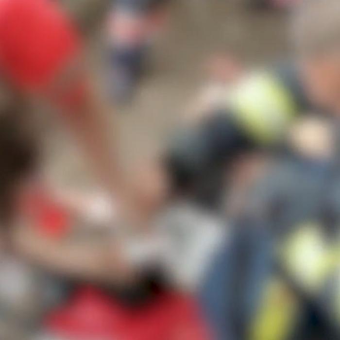 O mamă româncă şi cei doi fii au căzut într-un puţ: Ar fi picat pe rând, încercând să se salveze unul pe altul